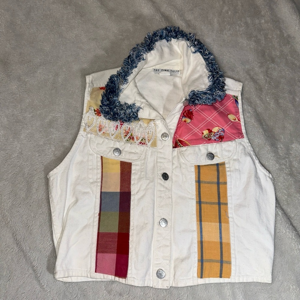 The Pink Tulip White Denim Vest Patch Details Women’s Size Large